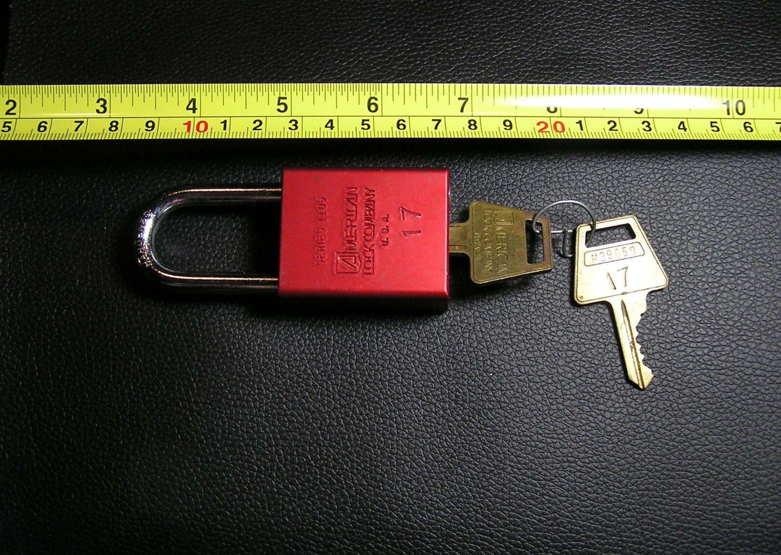 American Lock Company Series 1105 Hardened Padlock With 2 Keys