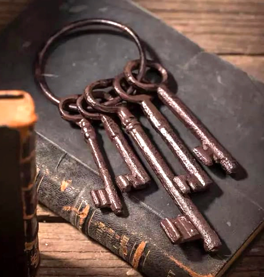 Cast Iron Skeleton Key Ring Vintage Antique Style Pirate Decor Halloween Prop