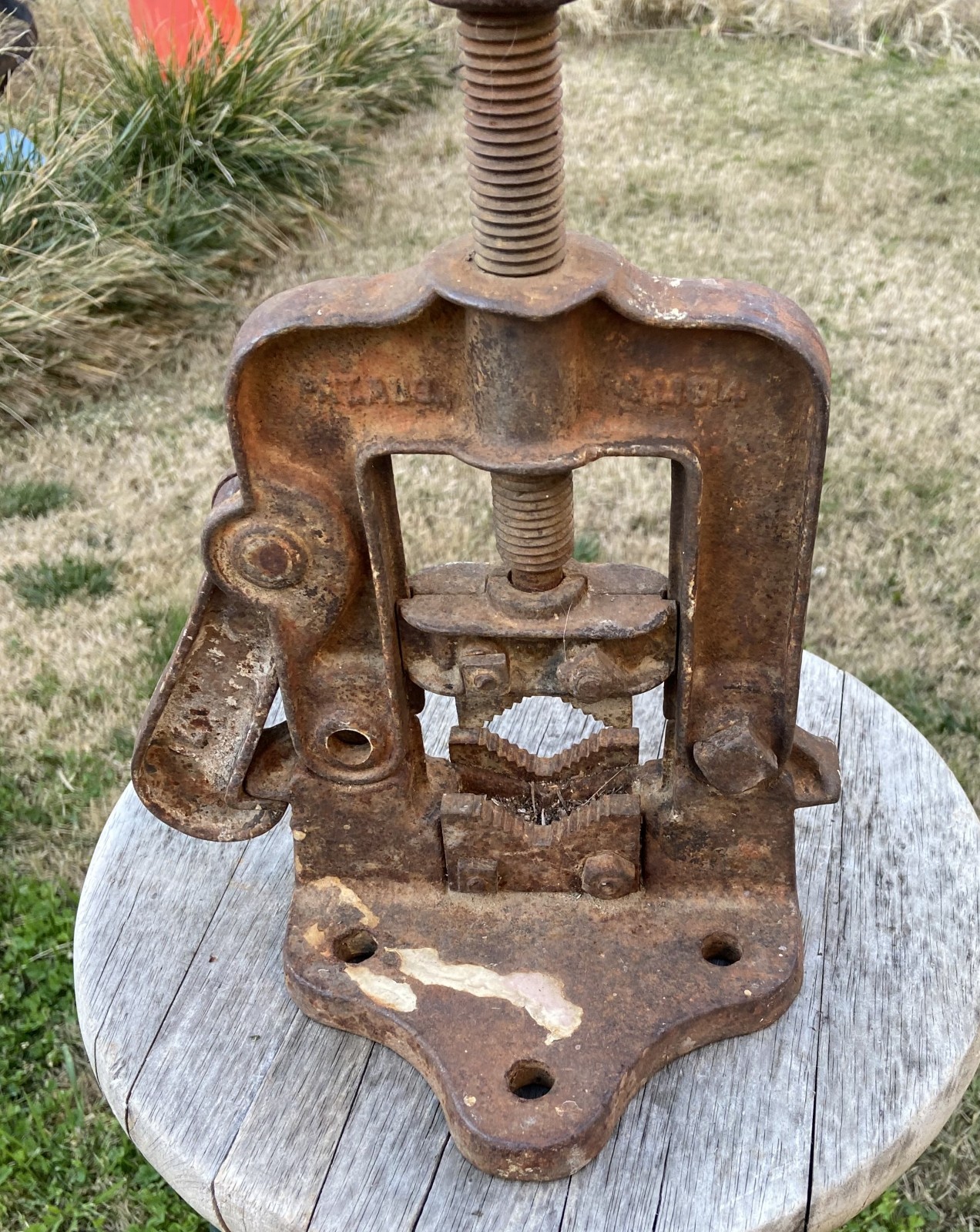 Vintage REED MFG. CO. ERIE PA No. 71 Pipe Clamp Bench Yoke Cast Iron Vise Tool
