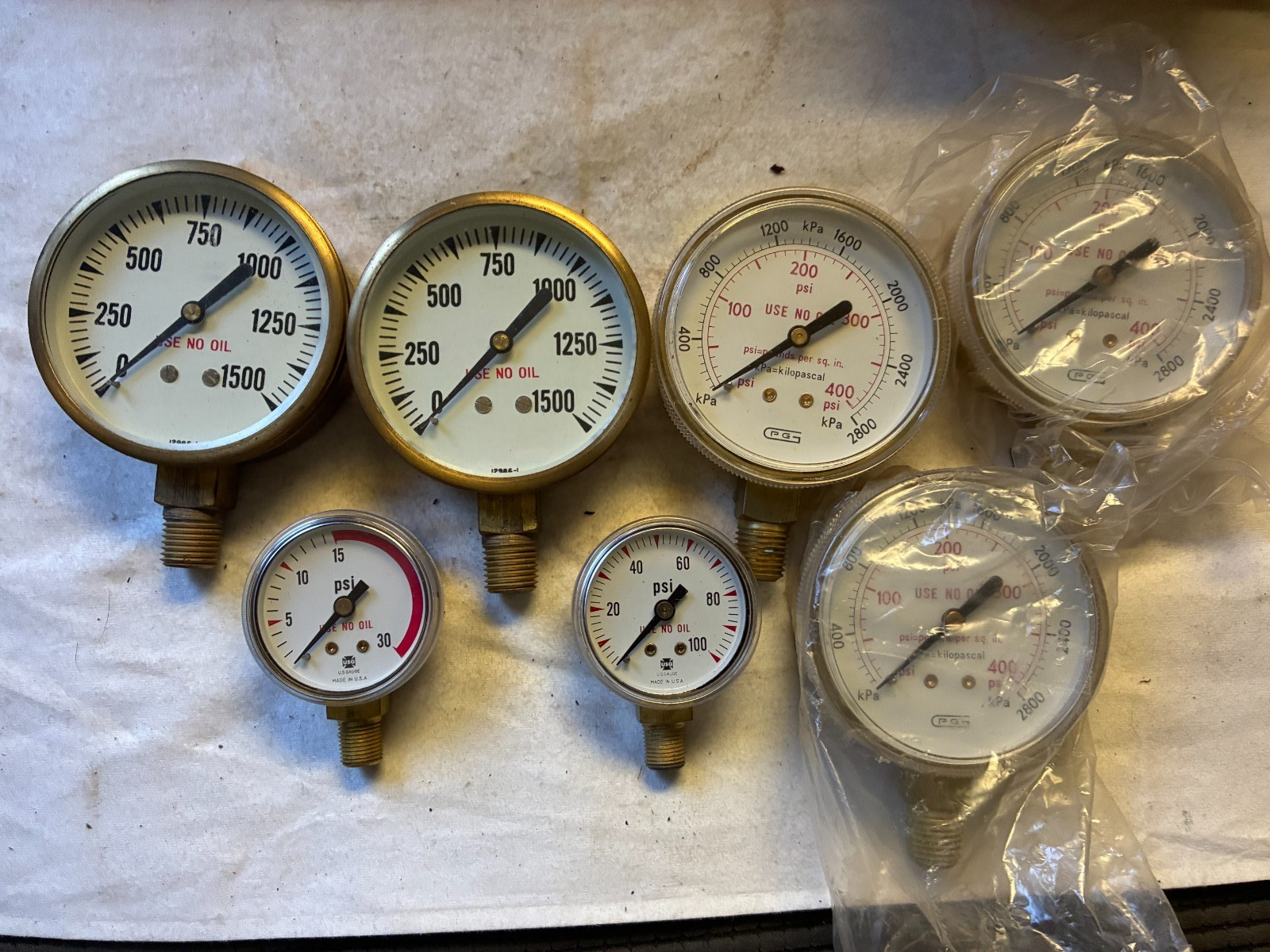 lot of 7 Pressure Gauge NOS in box 1-1/2″ & 2-1/2″