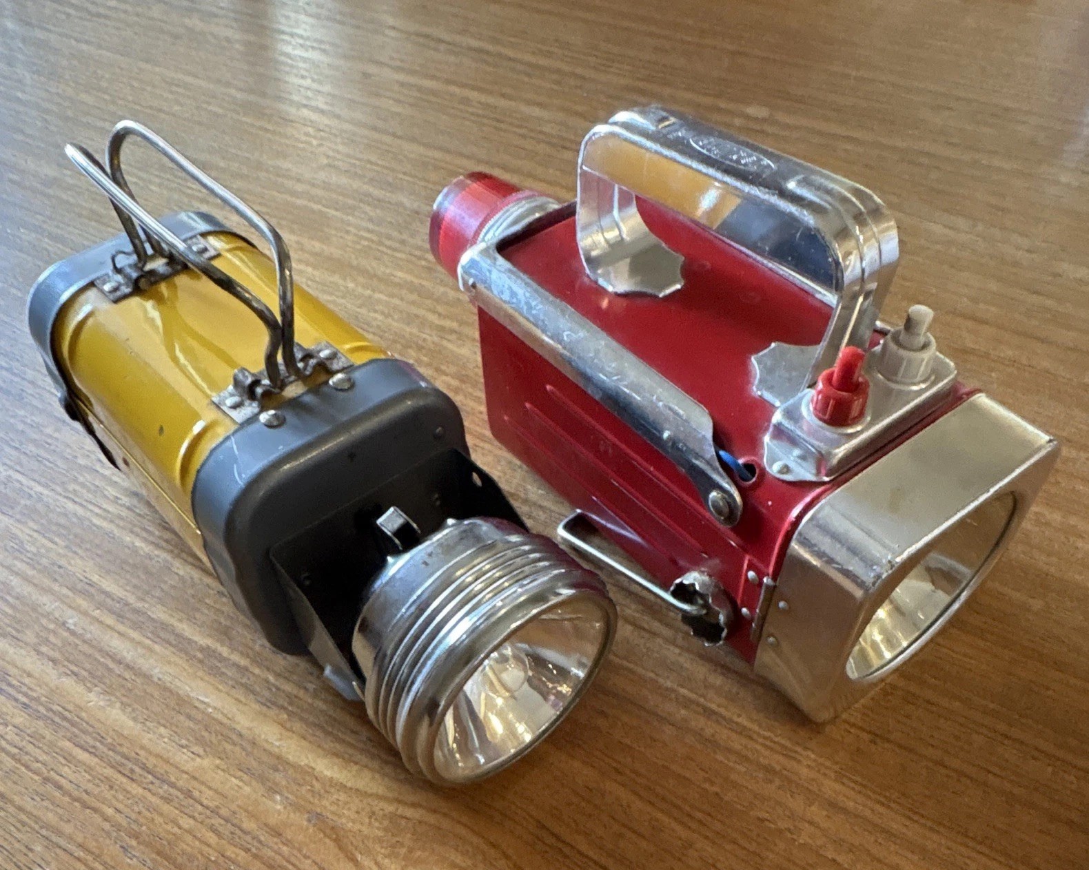 Justrite Model 2108; Usalite Flashlight w/Red Beacon