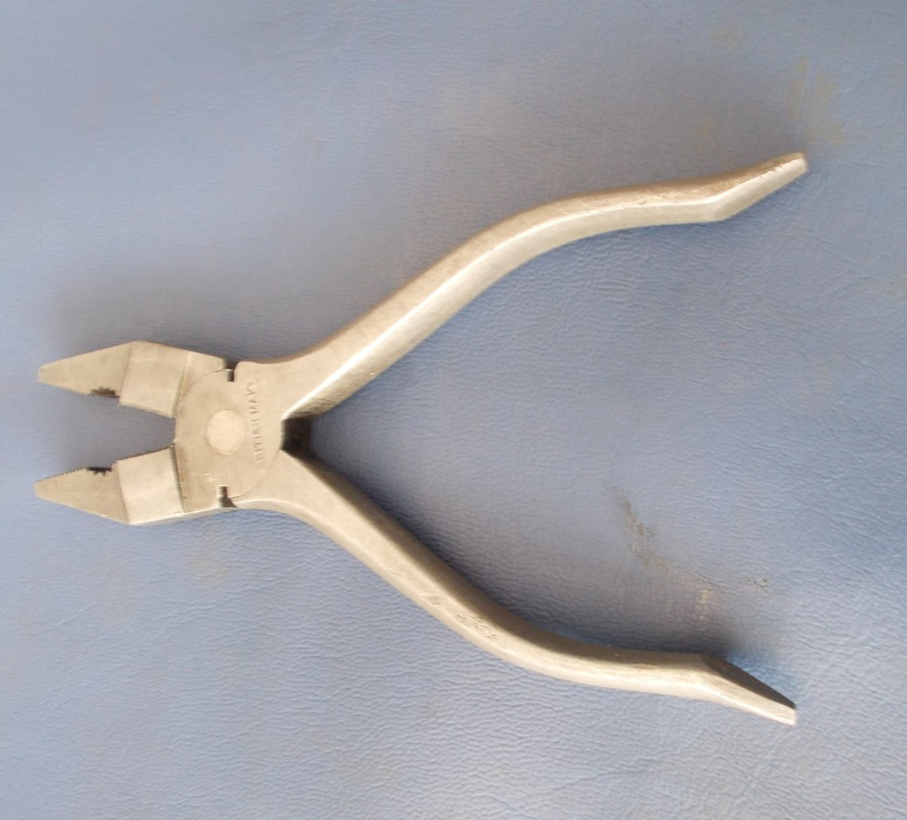 Vintage Classic Car Toolkit – British Made – 6″ Pliers. Round Hole.