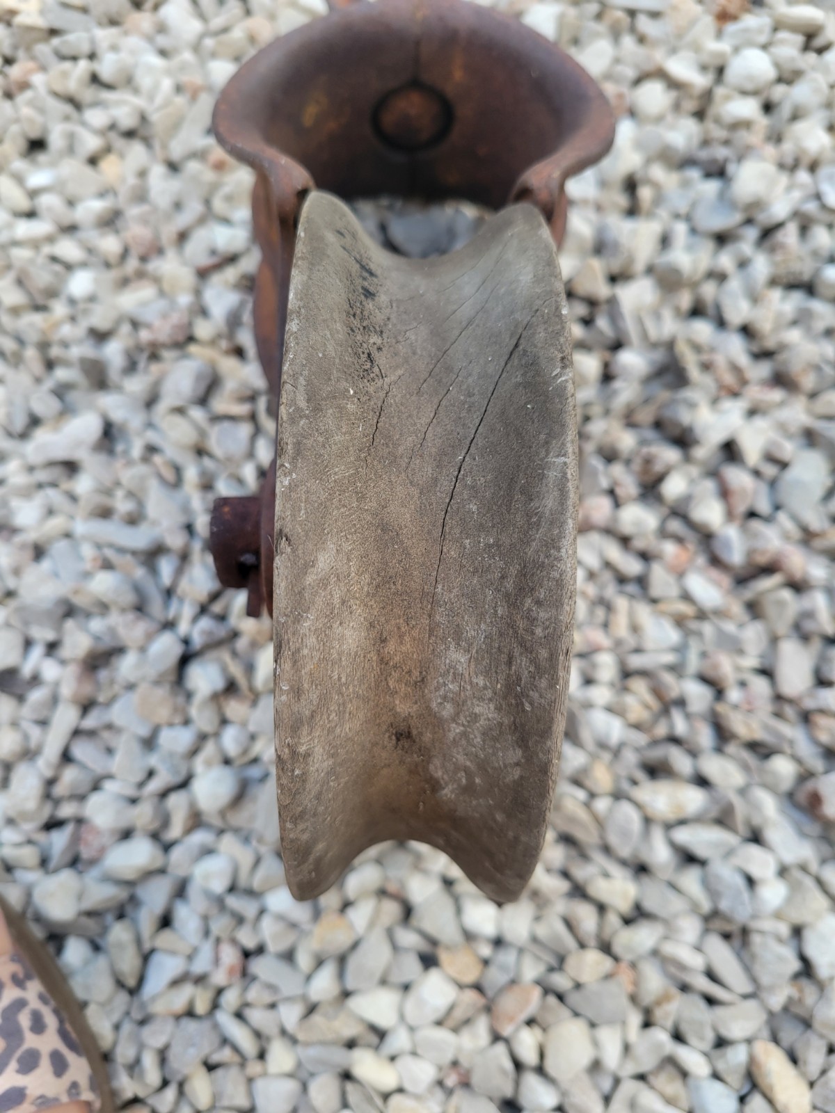 Vintage Cast Iron Wood Pulley Swivel Hanger H236