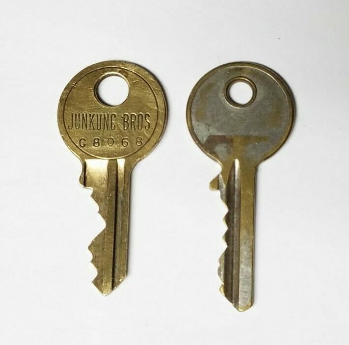 Vintage American USA JUNKUNC Bros. C8068 Key & American Unnumbered Key