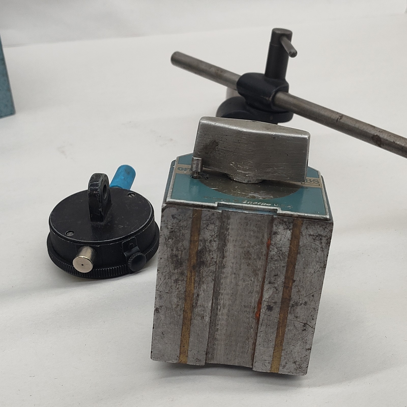 Brown & Sharpe Magnetic Surface Gauge Base W/ Federal Indicators .001 & .0001