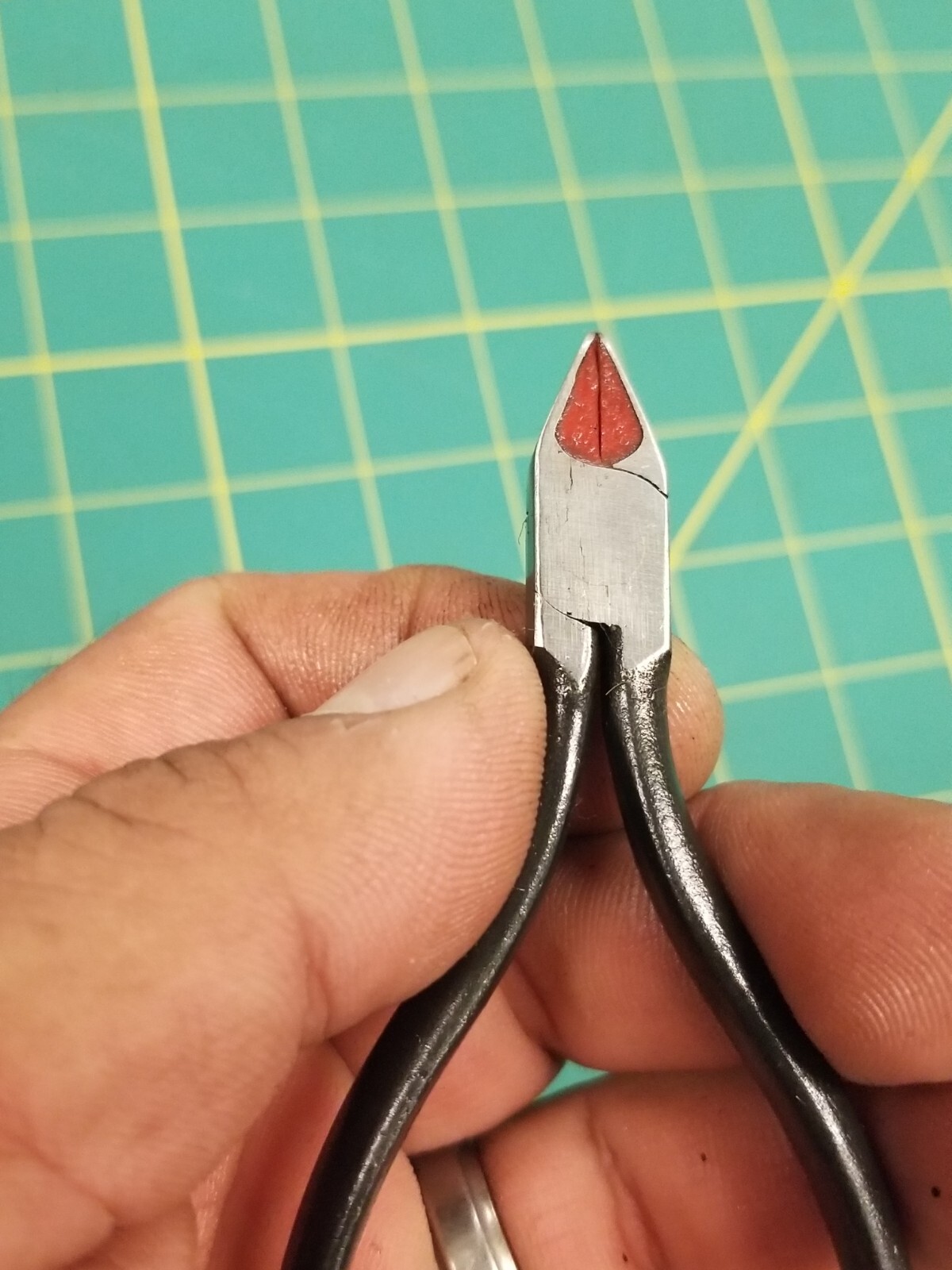 VINTAGE UTICA NO. 47 DIAGONAL PLIERS SIDE CUTTERS – 4 1/4″ INCH U.S.A.