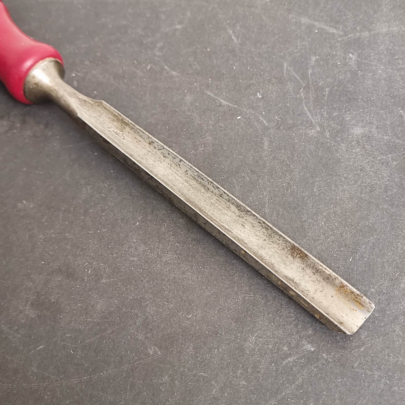 EA Berg Erik Anton Eskilstuna Sweden gouge chisel red handle shark brand