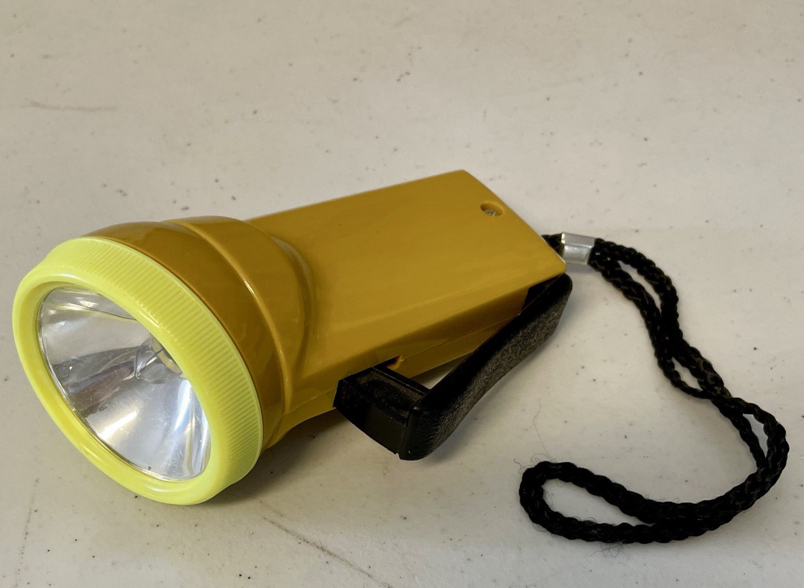 Vintage YICKO Dynamo Flashlight Squeeze Hand Power Lever Torch Yellow Retro 1970