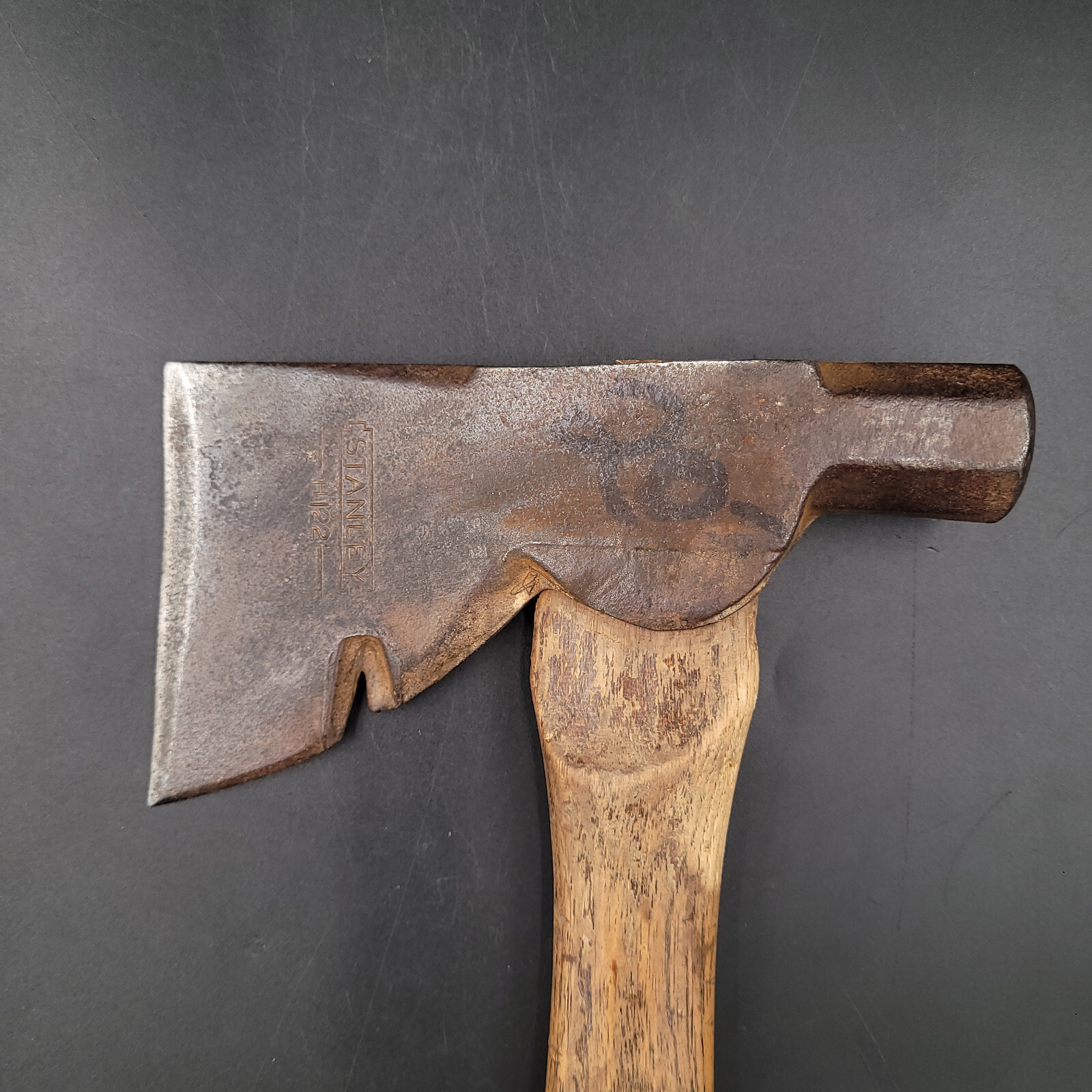 Vintage Stanley H122 Carpenters Shingle Hatchet 13 1/2″ Handle