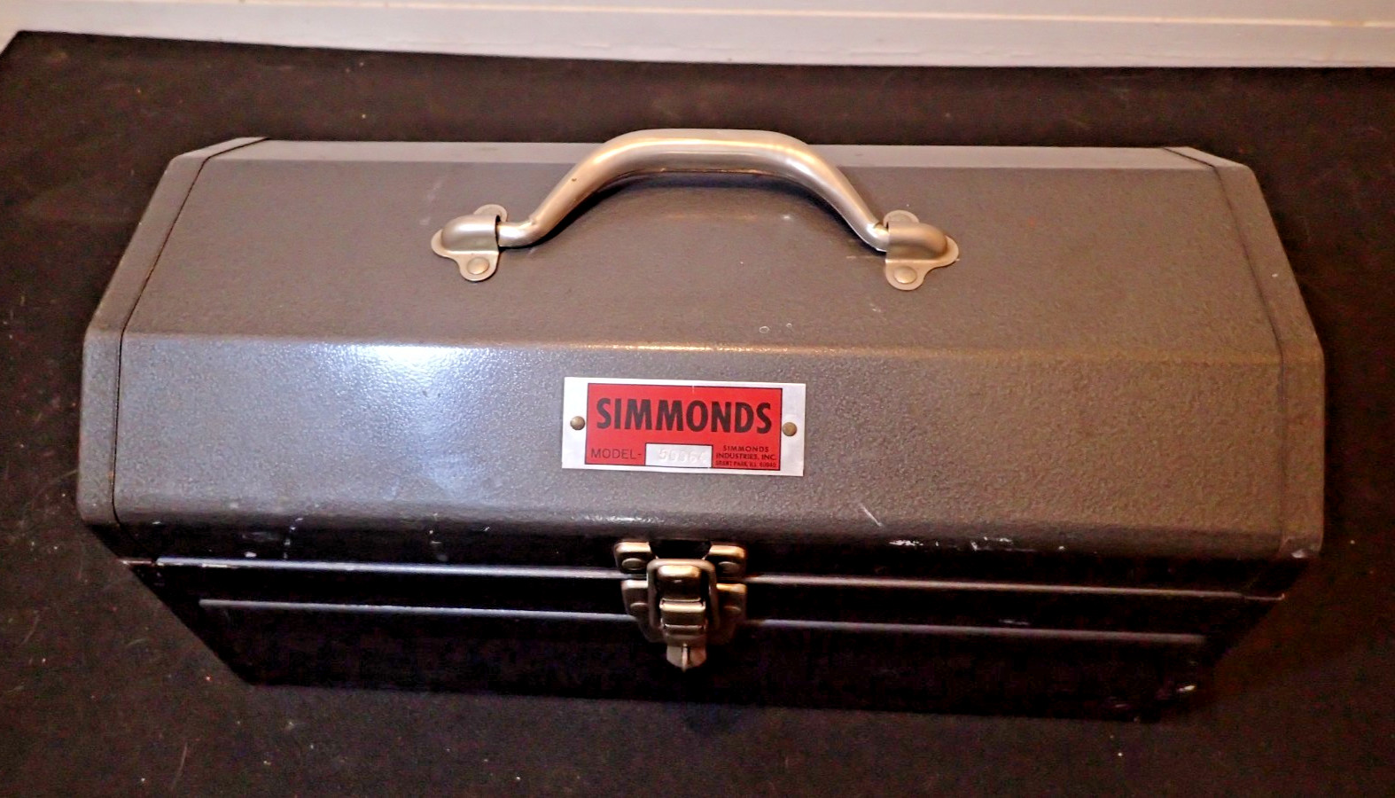 Vintage Simmonds Model 50064 Toolbox W/ Metal Lift Out Tray Excellent Condition