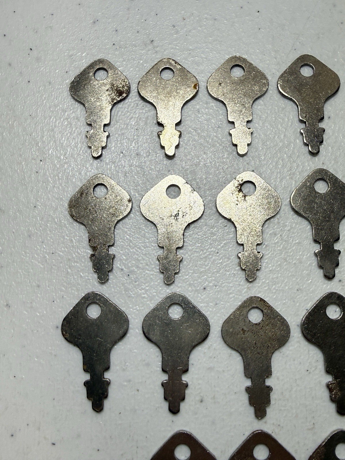 LOT OF 22 NEW 1148 LAWN MOWER GARDEN TRACTOR UNIVERSAL IGNITION KEYS POLARIS WOW