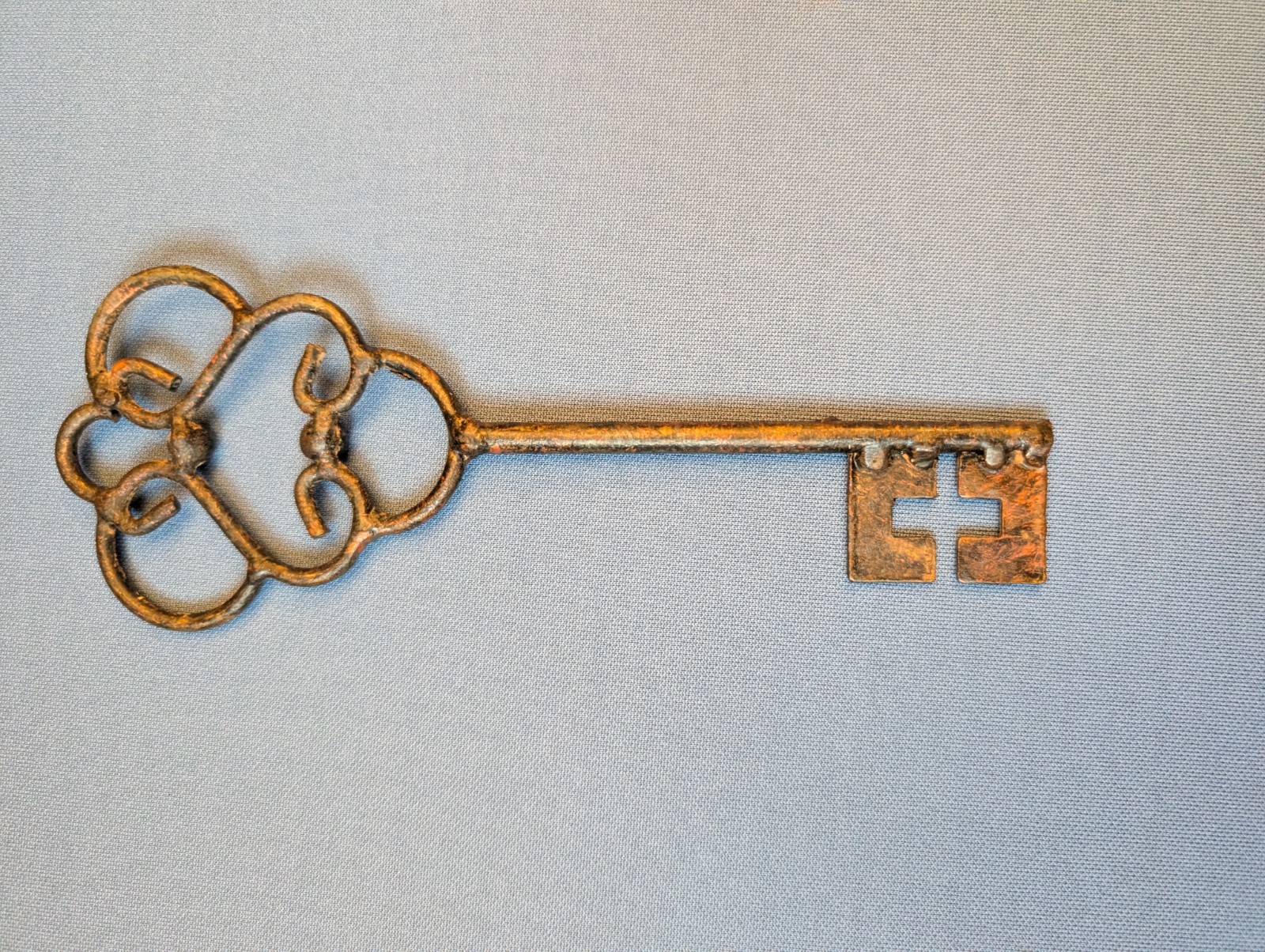 Decorative solid cast iron 7″ SKELETON KEY, rustic, ornate