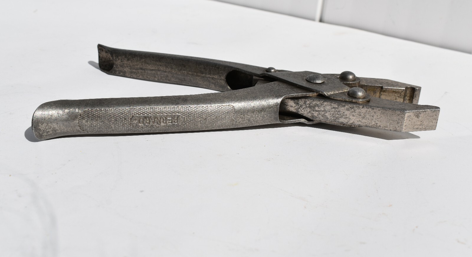 BERNARD KETCHUM MFG. CO. ANIMAL ID PLIERS MADE IN LUZENE, NEW YORK