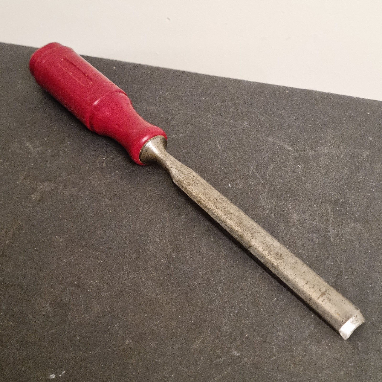 EA Berg Erik Anton Eskilstuna Sweden gouge chisel red handle shark brand