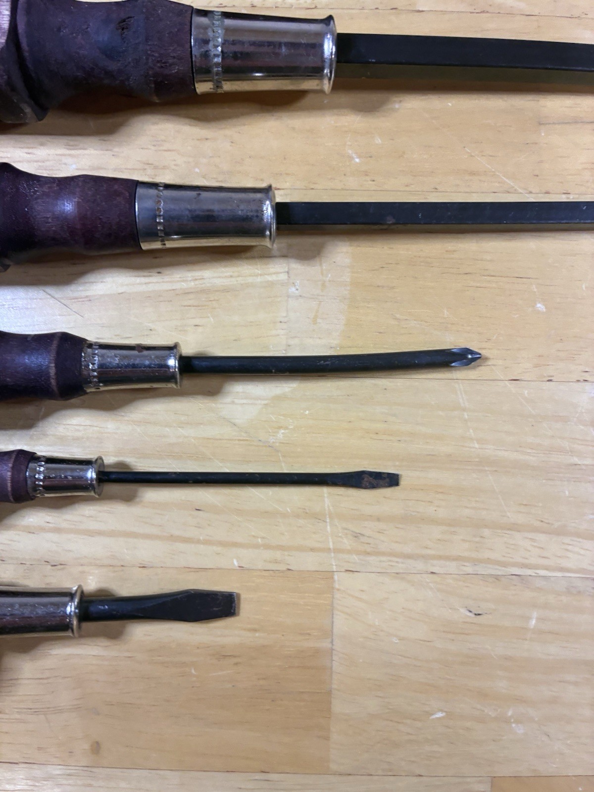 Lot of 7 Vintage Wood Handled Screw Driver Set Slotted & Phillips