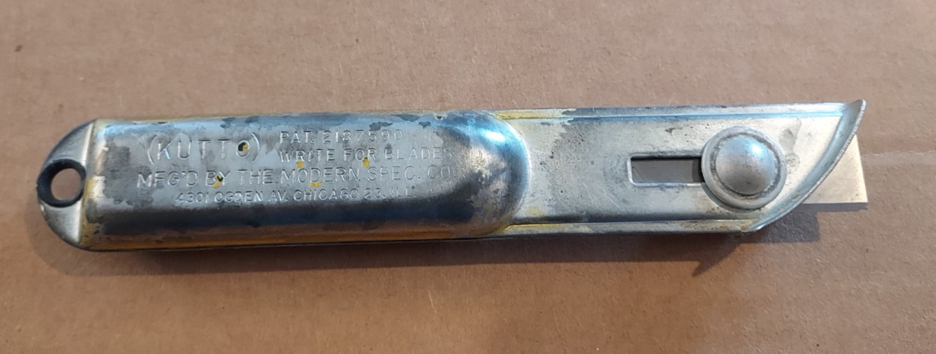 Vintage KUTTO carpet / utility knife / box-cutter with blade. Made in USA.