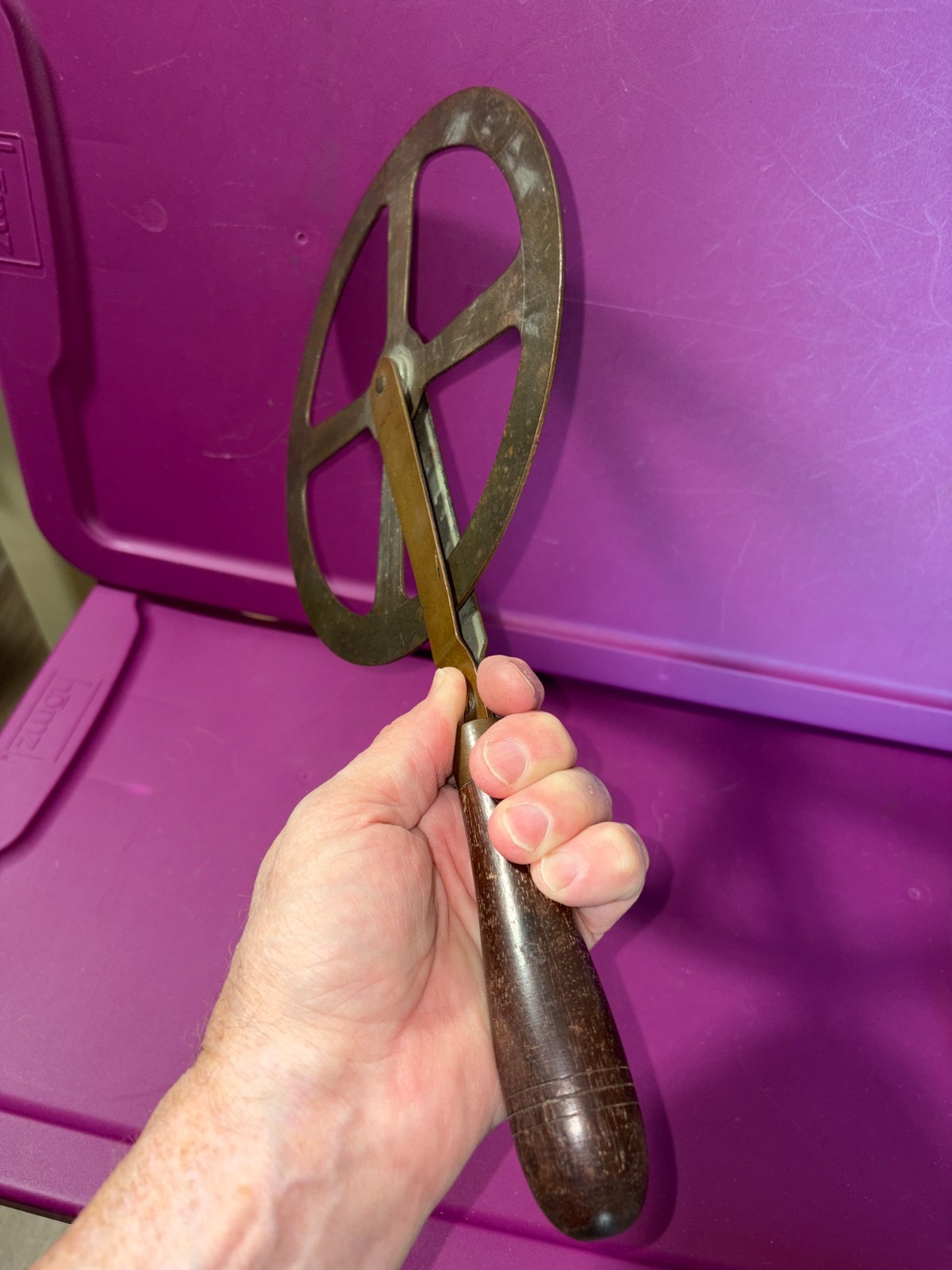 COOPERS / WHEELWRIGHTS TRAVELER – Rosewood Handle BRASS 8″ Diameter WHEEL