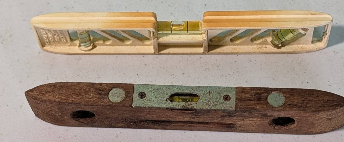 Vintage 9″ Levels One Wood Other Is Sears 939883 Made In USA Plastic Handheld