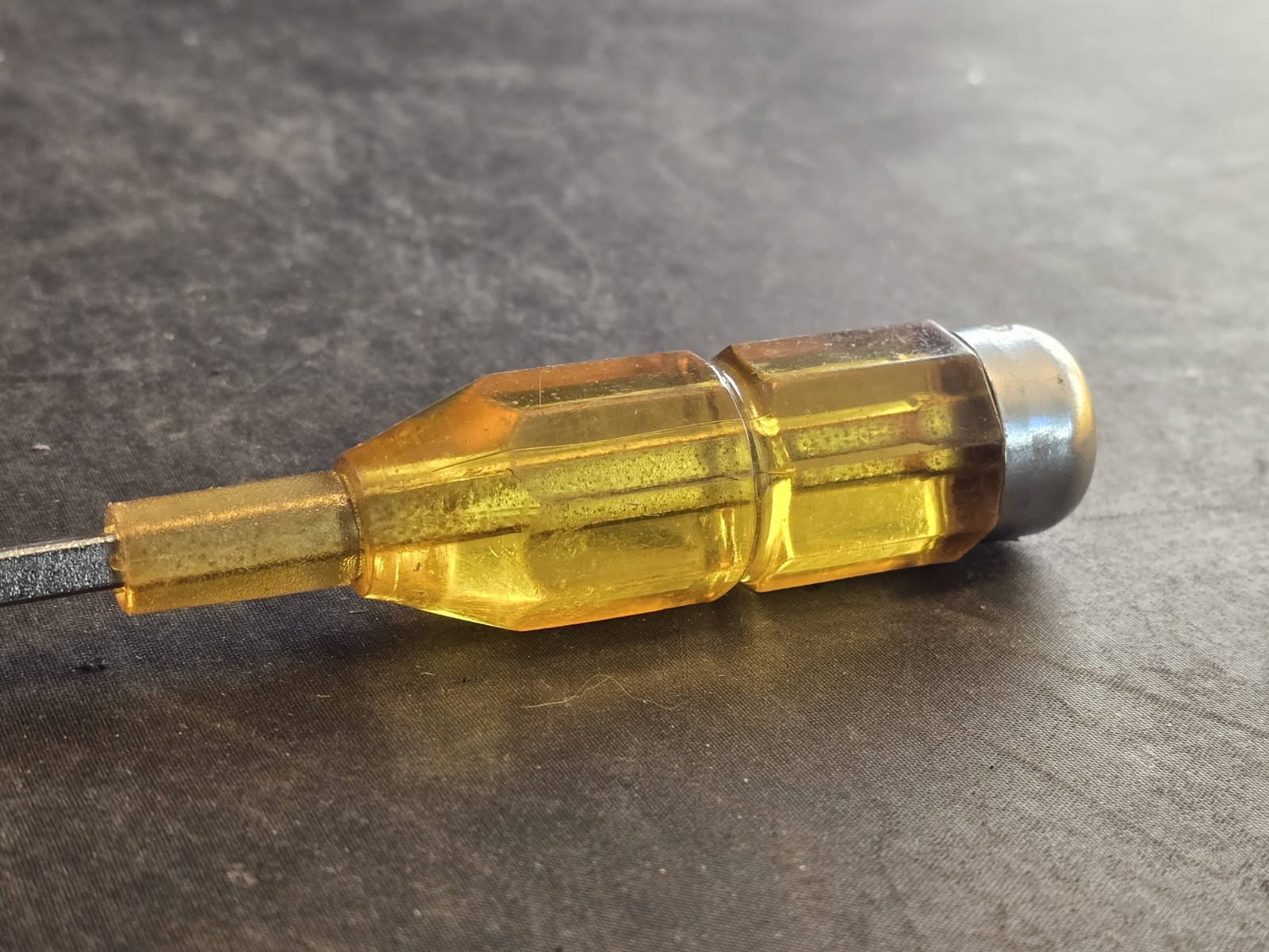 VTG Phillips Screwdriver Square Shaft Unbranded Yellow 7.25″ Metal Cap