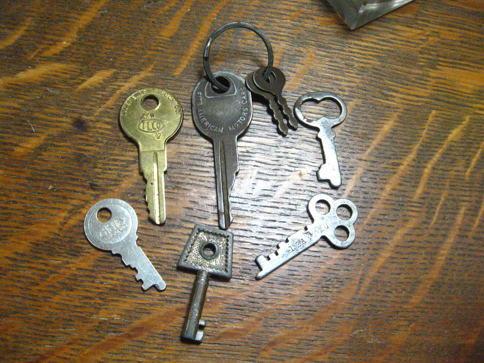 Antique Vintage Metal Keys Set (8) – Silver Gold Skeleton AMC Steampunk Craft