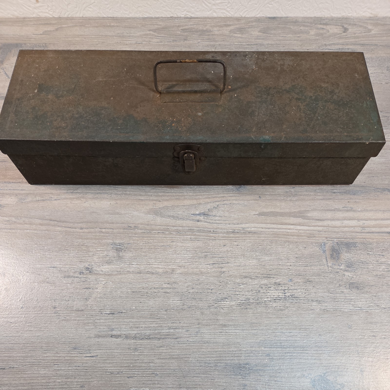 Vintage BOYCRAFT Metal TOOL BOX 18″ Long primitive kids U.S.A.