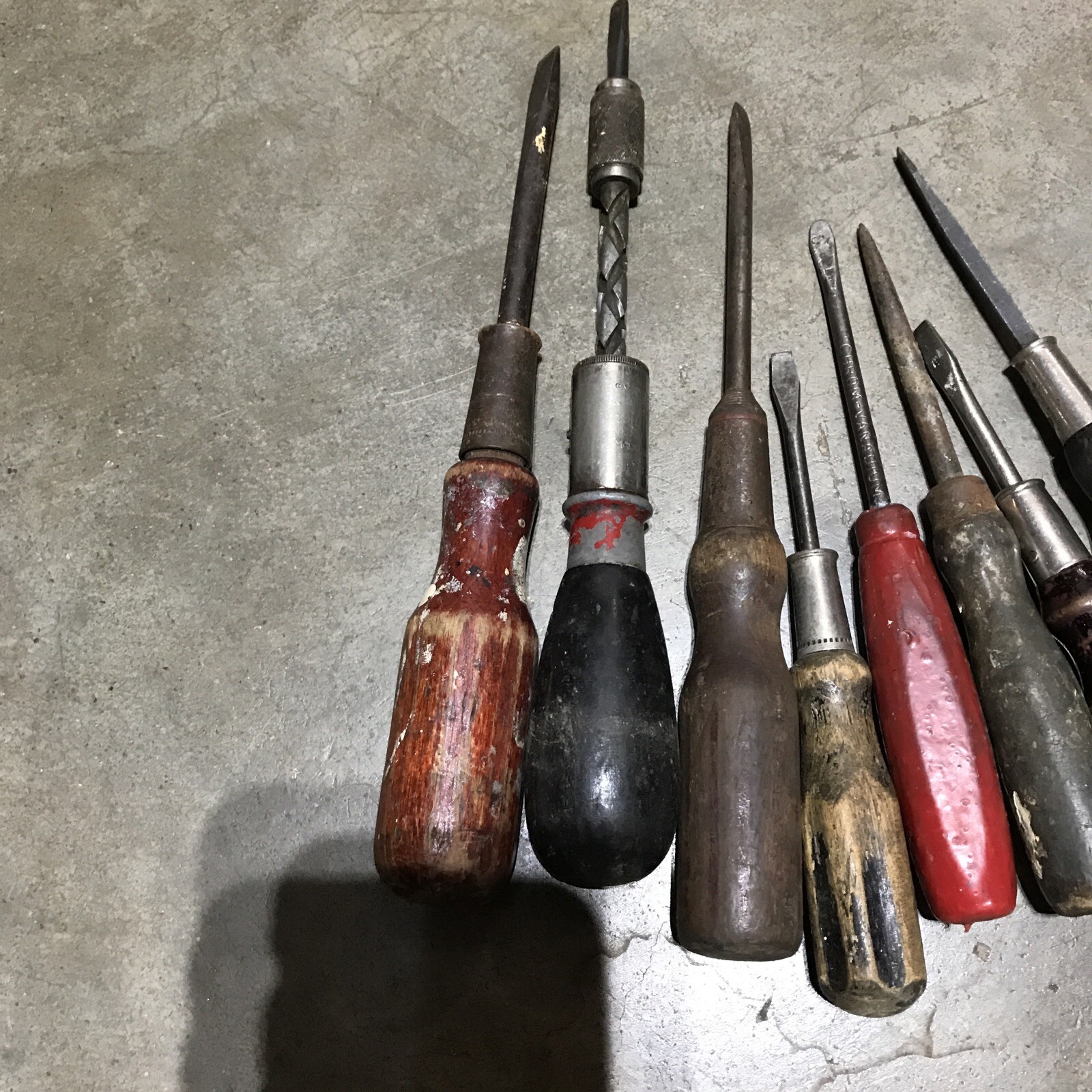 Mixed Lot of Vintage Screwdrivers Tools Set Woodworking Collection Antique