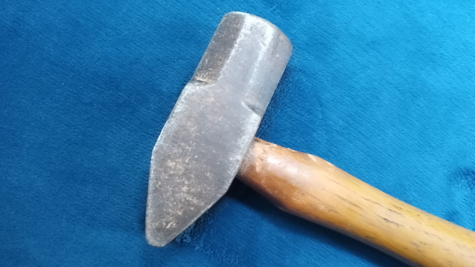 VINTAGE HUBBARD CROSS PEEN SLEDGEHAMMER 2 1/2 LBS HEAD BLACKSMITH HAMMER.
