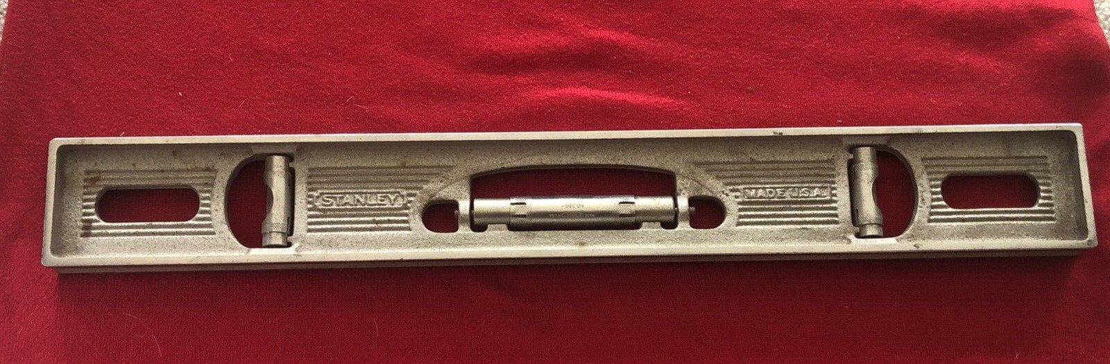 VINTAGE 18 INCH STANLEY No.36G IRON LEVEL MILLED TOP, BOTTOM & 3 PROVED GLASSES